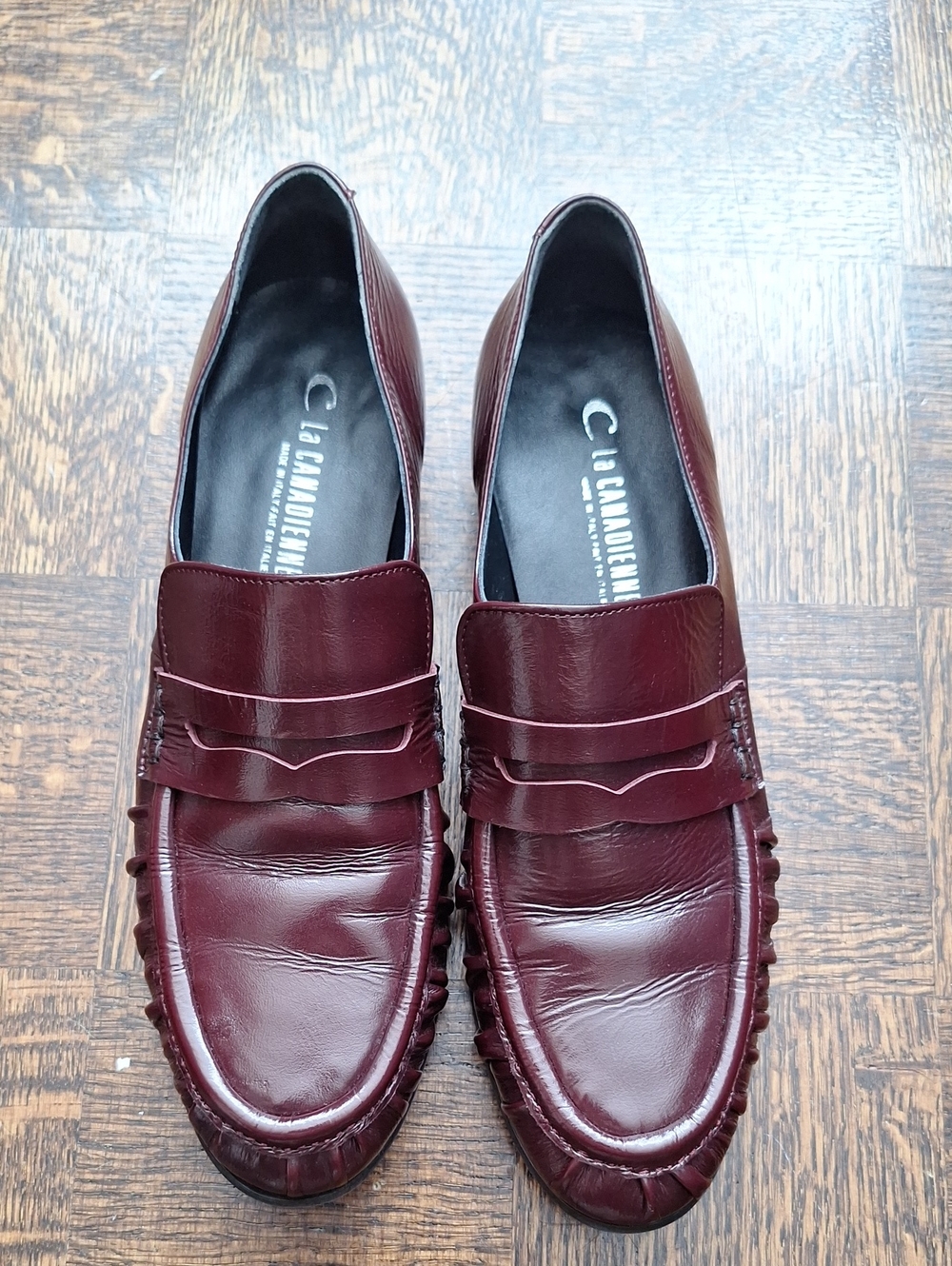 La Canadienne Ryder Crinkled Leather Loafers In Burgundy
